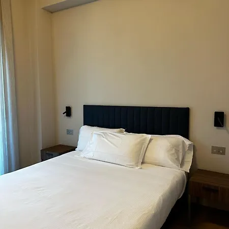 Urban Hotel *
