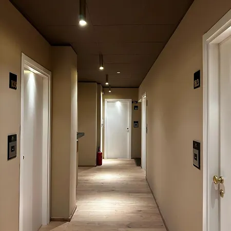 Urban Hotel *