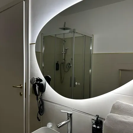 Urban Hotel *